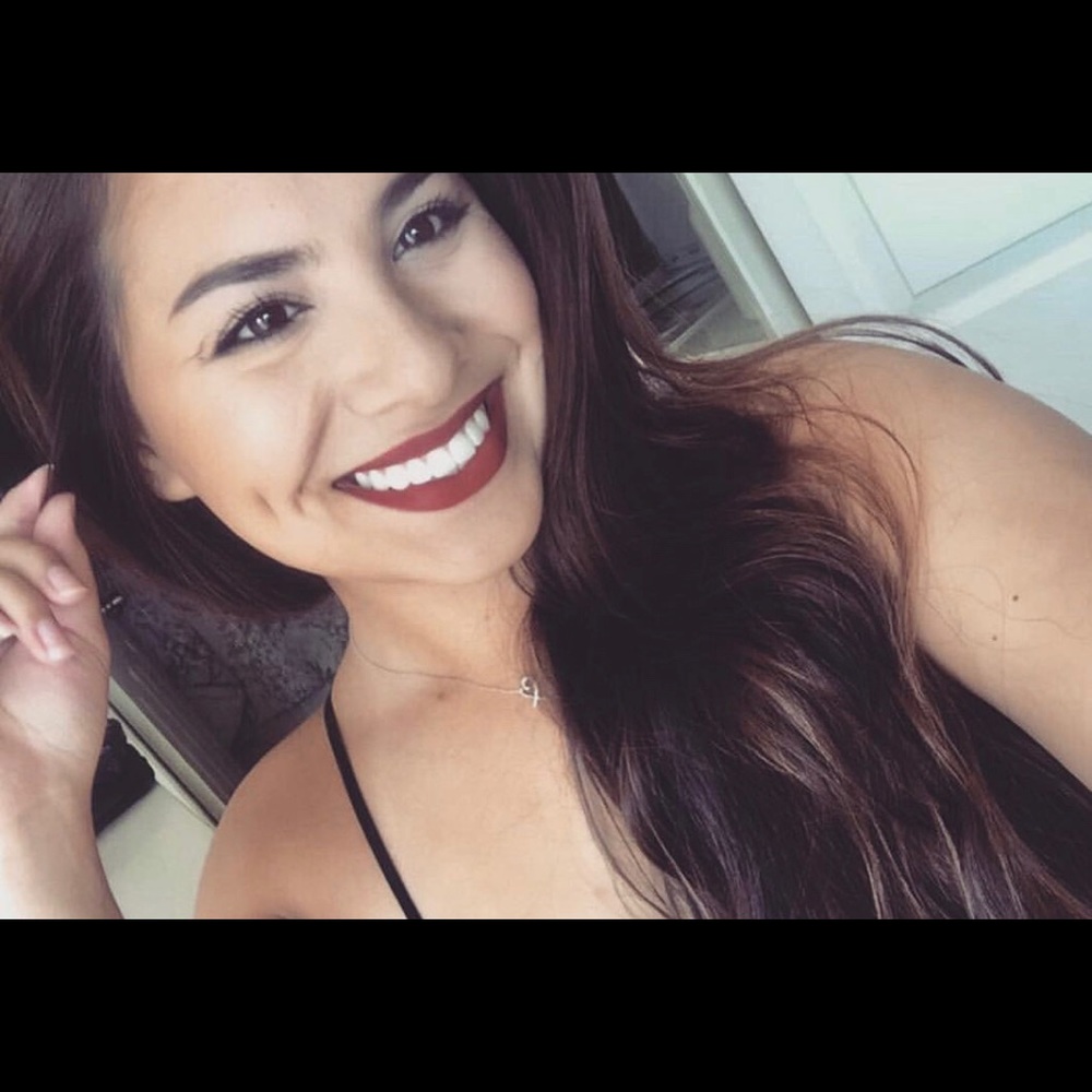 Meet your posher, Sienna.